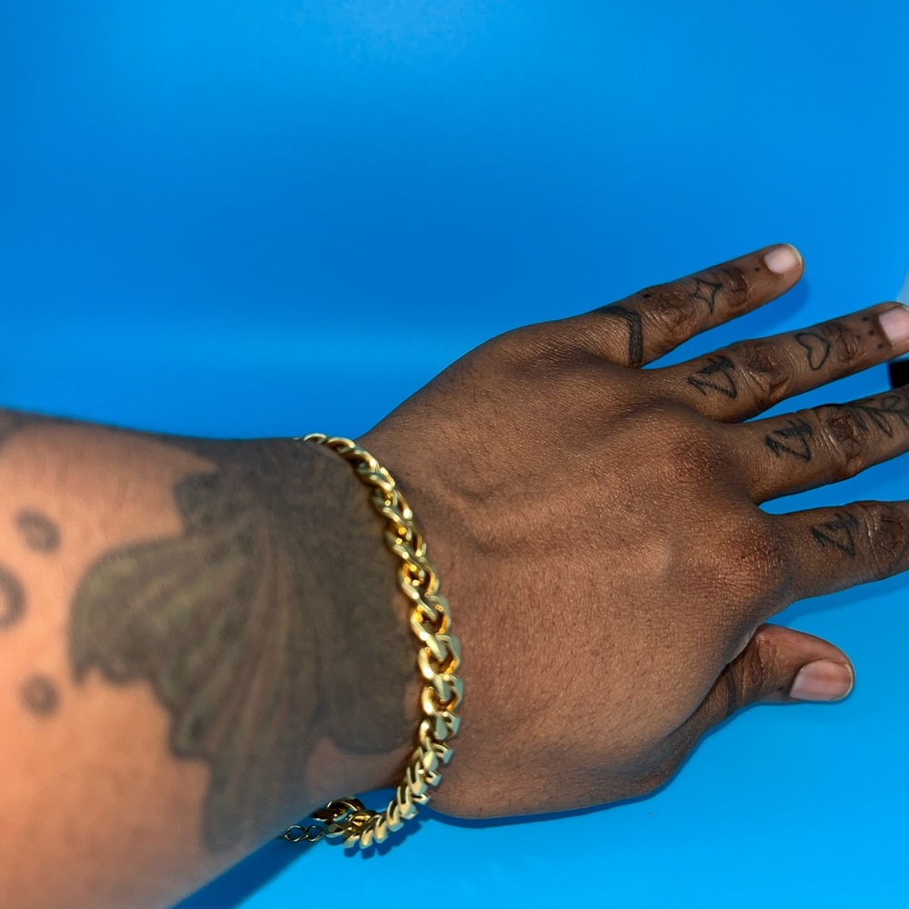 Gold thick bracelet
